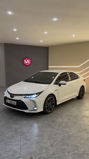 Toyota Corolla: 2023 г., 1.8 л, Вариатор, Гибрид, Седан