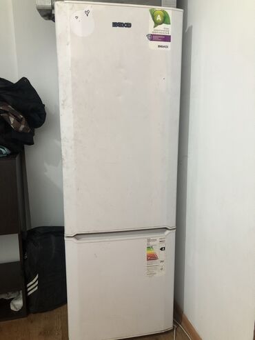 Холодильники, морозильные камеры: Продается нужен ремонт а так работал четко