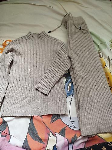 Джинсы: Джинсы классического кроя из плотного денима темно‑синего цвета. - — 7