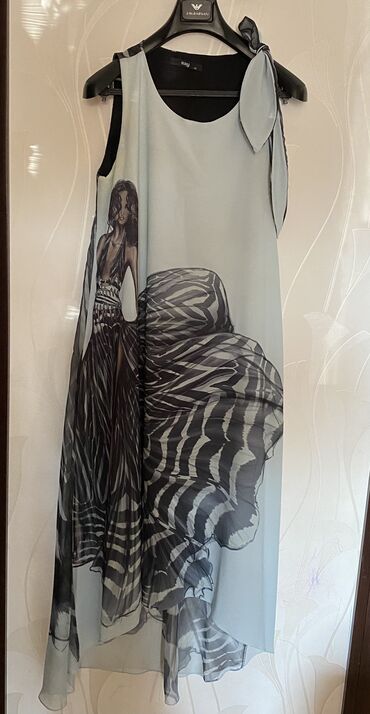 Hicab: PHARDİDEN ALİNİB.120 manata. cemi 2 defe geyınılıb.42 razmerdi. 40-44