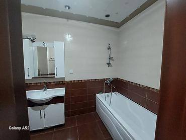 raboçi prospekti: Zirvə şadlıq evi ilə üzbəüz, Azadlıq metrosuna 10 dəqiqəlik məsafədə — 8