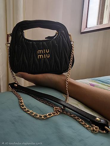 lacoste canta: Miu Miu mini çanta – qara rəngdə, matlaşmış teksturalı mütlasse — 1