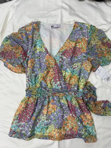длинное вечернее платье с рукавами: Блузка от бренда Kohl's. С развивающимися рукавами, блузка с принтом
