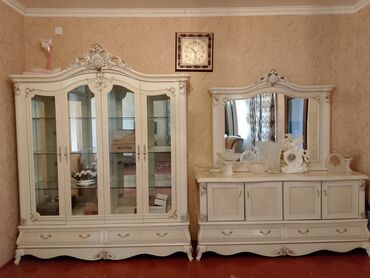 Otaq qapıları: İşlənmiş, Komod, Servant