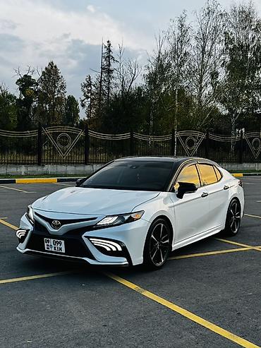 средний низкий: Toyota Camry: 2019 г., 2.5 л, Автомат, Бензин, Седан — 2