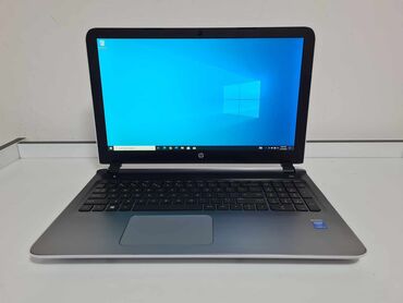 roze laptop: Intel Core i3, 8 GB OZU, 15.6 "