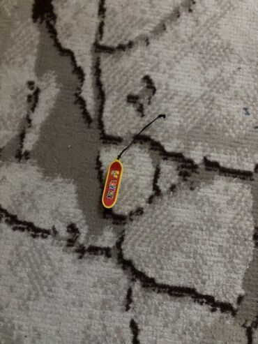 детская зубная щетка: Mini skeytbord formasında asma aksesuar - Dizayn: Uzunsov skeytbord