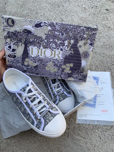 платье футляр большого размера: Кроссовкалар, 38, Dior, Жаңы, түсү - Ак, Өзү алып кетүү