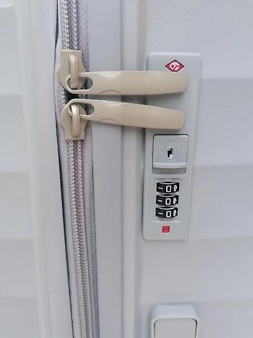 Putni koferi i torbe: Veliki kofer na točkiće – tvrda školjka, sivi - Materijal: tvrda — 7