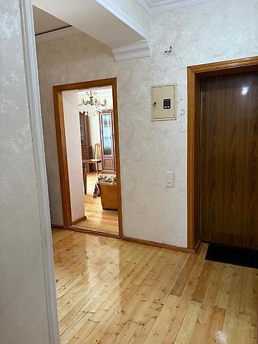 9 mikrorayon: Kiraye ev_tibb unversetine yaxin 9/7 mertebesinde 4 otaqli ev 900 azn — 8