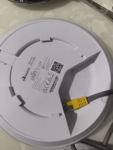 komputer ekran: Məhsul: Ubiquiti UniFi 6 Lite (U6 Lite) – daxili Wi‑Fi 6 (802.11ax)