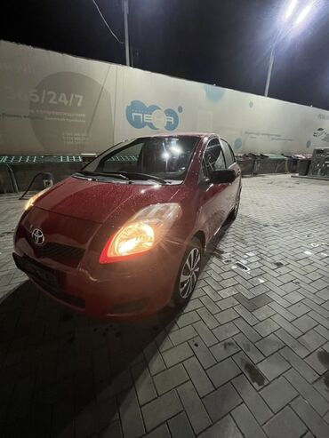 автомобиль продается: Toyota Yaris: 2008 г., 1 л, Механика, Бензин, Хетчбек