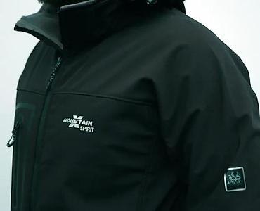 Kožne jakne: Crna muška softshell jakna brenda Mountain Sport sa kapuljačom. Jakna — 11