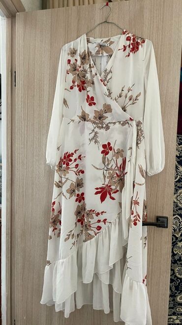 летный красовка: Платье назапах Одевала 1 раз размер 48 800 сом самовывоз с ж/м рухий
