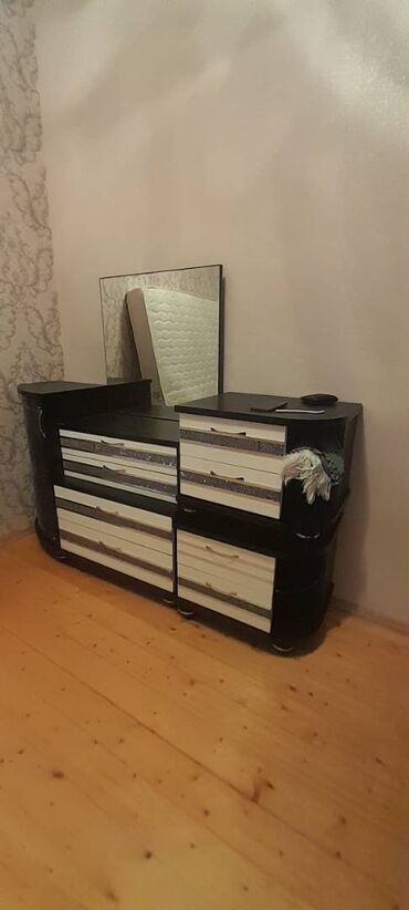 шкаф со столом: İşlənmiş məbəl Şkaf ölçüsü 240x210x70 Kamot ölçüsü 145x45x115 Tumba