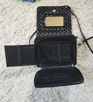 chanel 5: Shoulder bag, Material: Patent leather