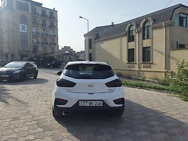 cruze led: Chevrolet Cruze Hatchback (ağ rəng) - Kuzov: 5 qapılı hatchback — 4