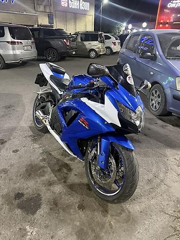 яди мото: Спортбайк Suzuki GSX-R синего цвета - Класс: спортбайк серии GSX-R - — 3