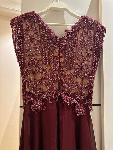 калон кардани кер дар шароити хона: Ziyafət donu, Maksi, Bershka, M (EU 38)