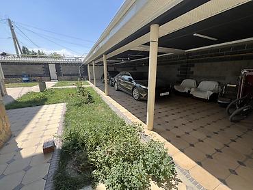 бишкее: 🏡 Продаётся просторный дом 270 м² в Арча-Бешике 📍 ул. Шербет, 131 🌳 4 — 6