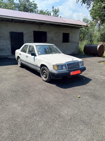 срочно срочно продаю машина: Mercedes-Benz W124: 1985 г., 0.2 - engine capacity л, Механика, Бензин, Седан