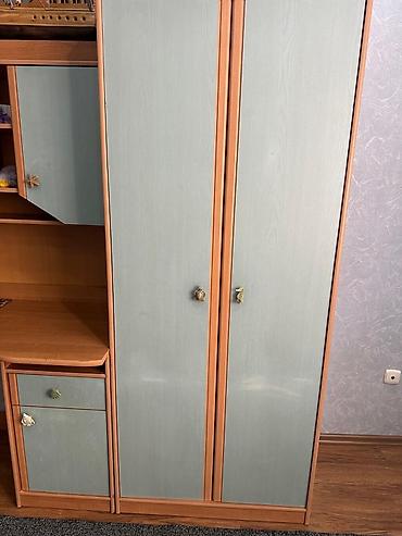 Спальные гарнитуры: Продается юношеский гарнитур Производство:Польша Состоит из 4 секций — 5