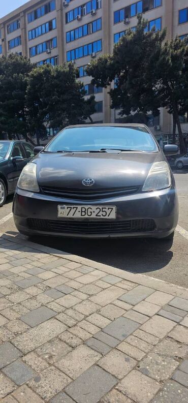 prius 2018: Toyota Prius 2007ci il. vurugu yoxdur. kreditle de mumkundur. ilkin