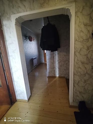 Qonaq otağı dəstləri: Mebel dəsti – klassik üslub Qonaq otağı: - Açıq krem rəngli vitrin — 9