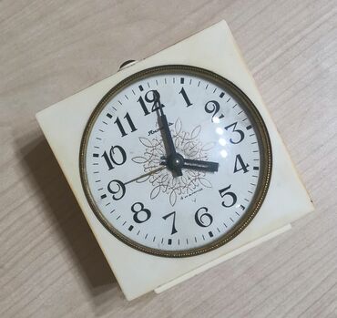 батарейка для часов: Часы будильник. Янтарь. Антикварные