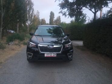 срочно продам авто в связи с переездом: Элегантный кроссовер Subaru Forester черного цвета, предназначенный