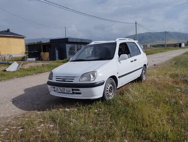 мазда 1998: Toyota Raum: 1998 г., 1.5 л, Автомат, Бензин, Универсал