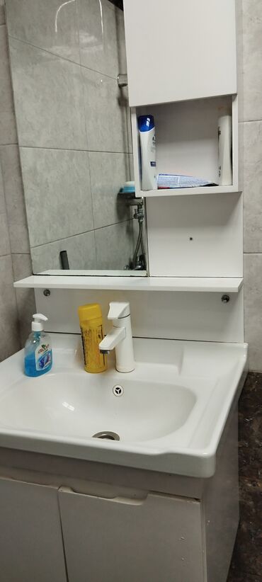 Otaqların uzunmüddətli kirayəsi: Satılır: mənzildə üçün hazır, səliqəli təmirli otaq və sanitar — 2