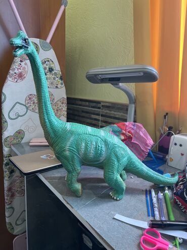 Канцтовары: Динозавр игрушка