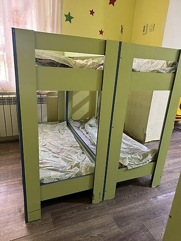 bunk bed: Детские двухъярусные кровати блоками (по 2 спальных места в каждой — 2