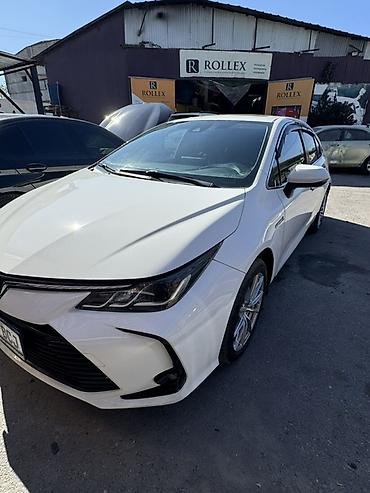 Toyota Corolla: 2019 г., 1.8 л, Вариатор, Гибрид, Седан