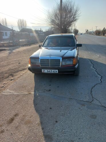 кулиса спейс стар: Mercedes-Benz W124: 1992 г., 2.3 л, Механика, Бензин, Седан