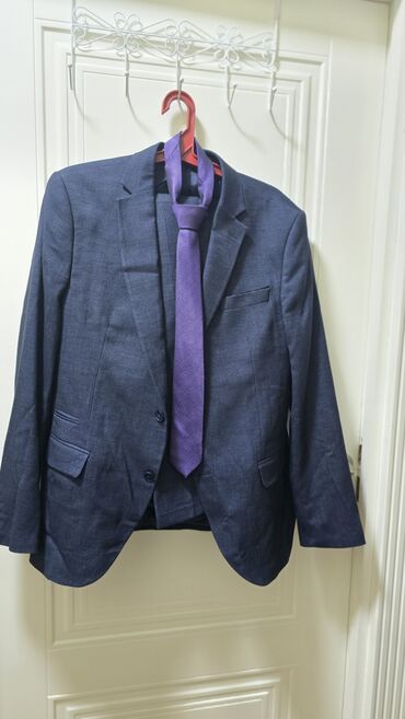 Köynəklər: Təzədir. Ölçü uyğun gəlmədi deyə satılır. DƏST halda ÇOX UCUZ QİYMƏTƏ