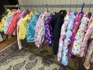 Верхняя одежда: Куртки для девочек до 5 лет хорошего качество покупались в Москве