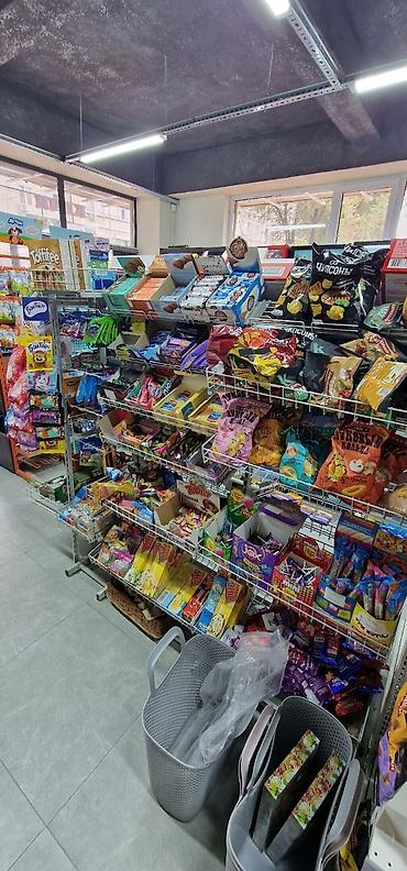 Аренда магазинов: Магазин, В жилом доме, 120 м² Действующий, С оборудованием, С ремонтом, Отдельный вход, 1 линия, Комната для персонала — 4