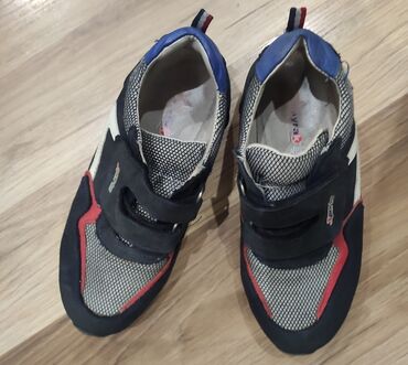 Детская обувь: Детская, подростковая обувь. Вся обувь в отличном состоянии, на все — 3