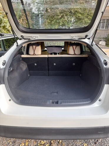 Toyota: Toyota Prius: 2020 г., 1.8 л, Вариатор, Бензин, Хэтчбэк at lalafo.kg — 9 Toyota: Toyota Prius: 2020 г., 1.8 л, Вариатор, Бензин, Хэтчбэк — 9