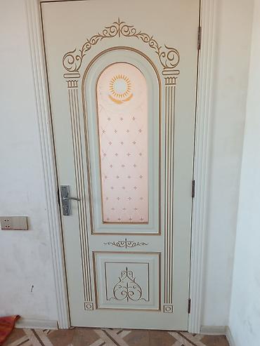 taxta obsivka: Klassik üslubda otaq qapısı - Material: ağ rəng tonlarında MDF/taxta — 1