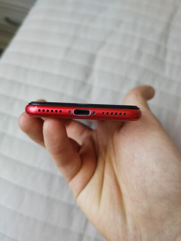 Apple iPhone: IPhone 8, 64 GB, Qırmızı, Barmaq izi — 8