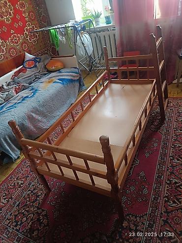 леца: Детская двухъярусная кровать в классическом стиле в хорошем состоянии — 2
