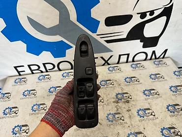 e6 3: Блок управления стеклоподъемниками Mitsubishi Carisma DA5A 4G93 2001 — 1