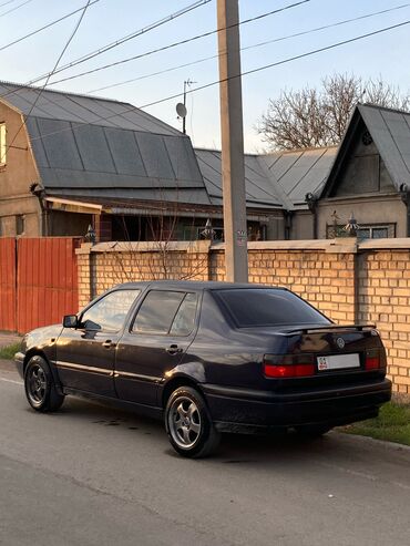 ат араба: Volkswagen Vento: 1992 г., 1.8 л, Механика, Бензин, Седан