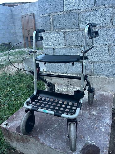 Медтовары: Роллатор Invacare Rea P452E/3 - Тип: четырехколесный ходунок с — 1