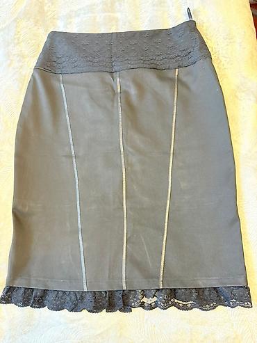 krujevalı ətəklər: Qadın ətəyi – qara rəngdə, dizə yaxın uzunluqda - Model: düz/pensli — 1