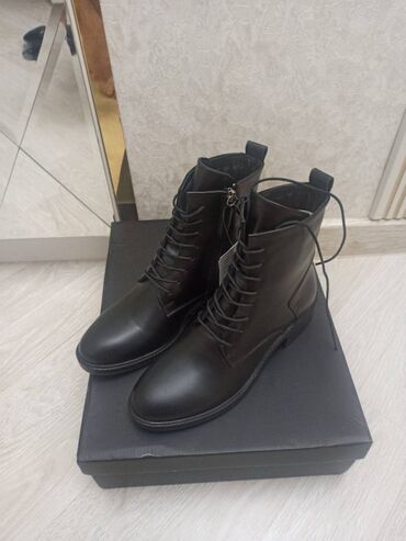 Botinka və botilyonlar: Derimod, Ölçü: 38, rəng - Qara, Yeni — 1
