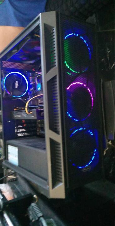 Desktop računari i radne stanice: Svetleci Gejmer racunar novije generacije DDR4-Povoljno-Odlican — 1